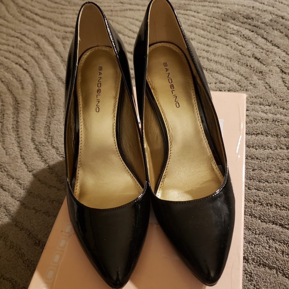 NWT Bandolino black pumps